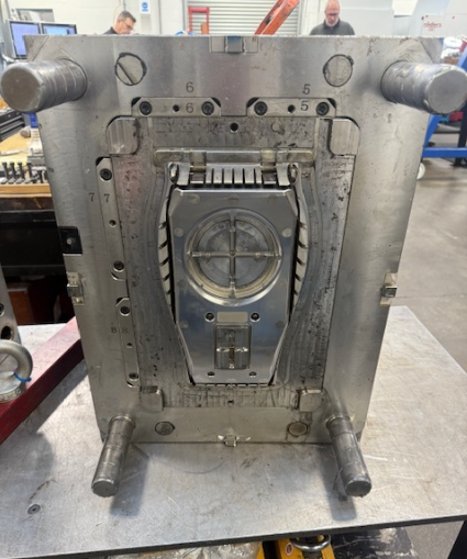 Injection mould tooling for metal Gecko charger